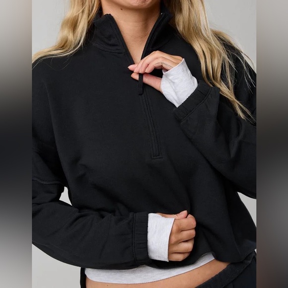 aerie Tops - Aerie Offline OTT Seamed Quarter Zip Raw Hem Pullover in Black Medium